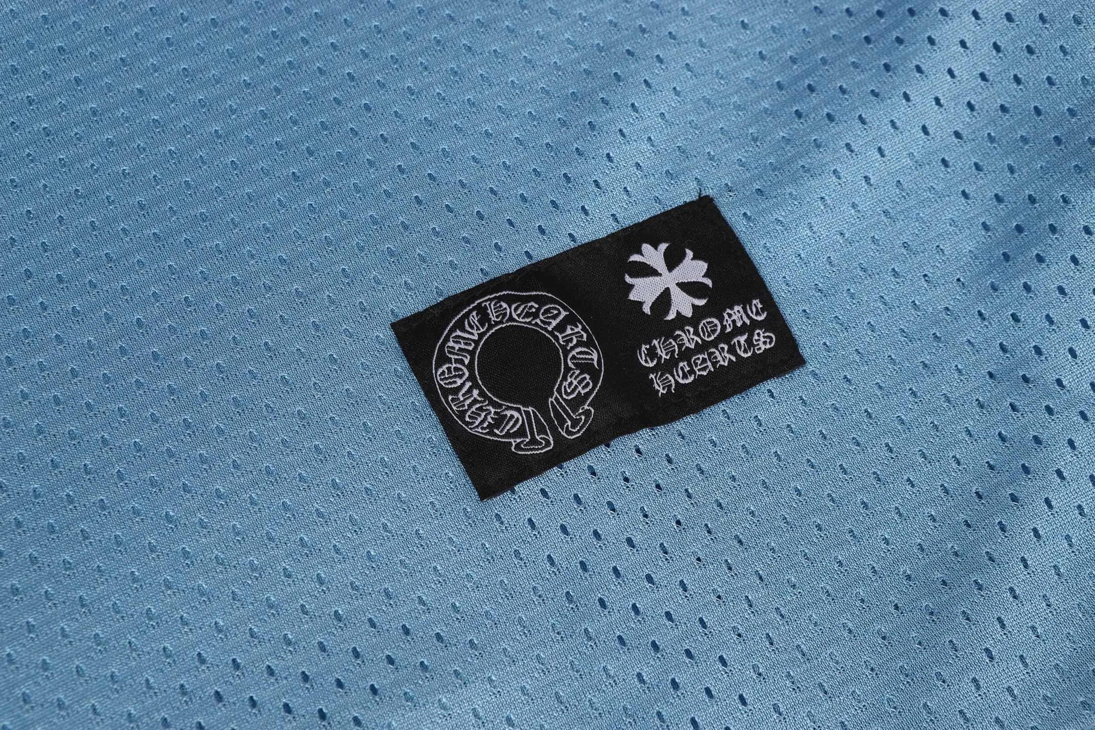 P160 Chrome Hearts CH Chrome Hearts popular Sanskrit printed mesh double-layer ice hockey jersey sports suit. Uses direct injection imported machine printing. Hardware accessories are all ground and customized. Correct configuration. Black 2025 Chrome Hearts authentic packaging. 300 grams of custom-made dyed mesh. Large version. Loose and stylish. Different from lower versions. Slim and long version with upper body and hip stretch. 100% commitment: top quality. Not fast food. The highest version on the market. Top quality - different from ordinary versions on the market. If you care about quality, you should also respect the price. Absolutely 0 after-sales service and 0 return rate so far. It’s hard not to love the style - 300g mesh custom-dyed fabric - Correct high-density main mark, washed tag, hand-sewn